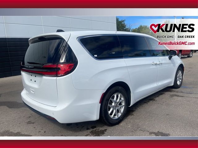 2023 Chrysler Pacifica Touring-L