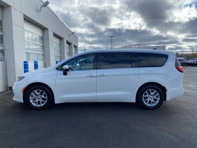 2023 Chrysler Pacifica Touring-L