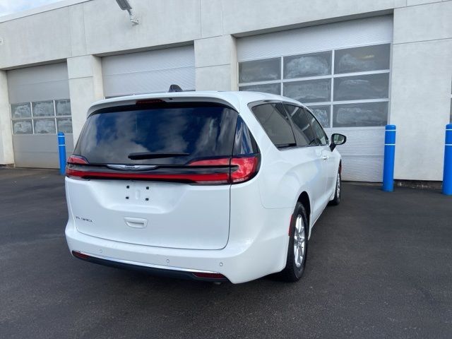 2023 Chrysler Pacifica Touring-L