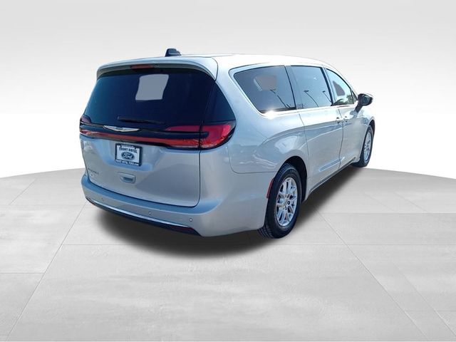 2023 Chrysler Pacifica Touring-L