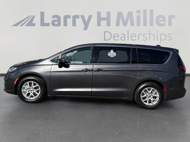 2023 Chrysler Pacifica Touring-L