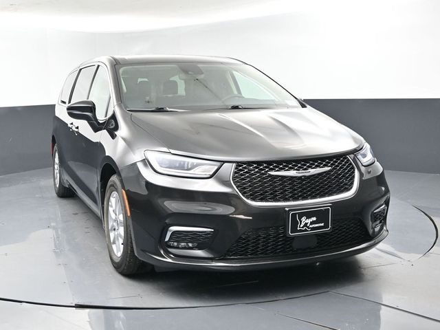 2023 Chrysler Pacifica Touring-L