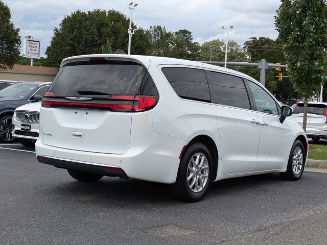 2023 Chrysler Pacifica Touring-L