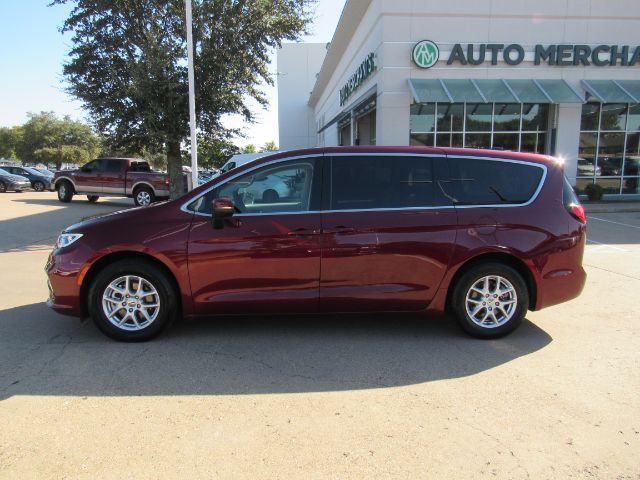 2023 Chrysler Pacifica Touring-L