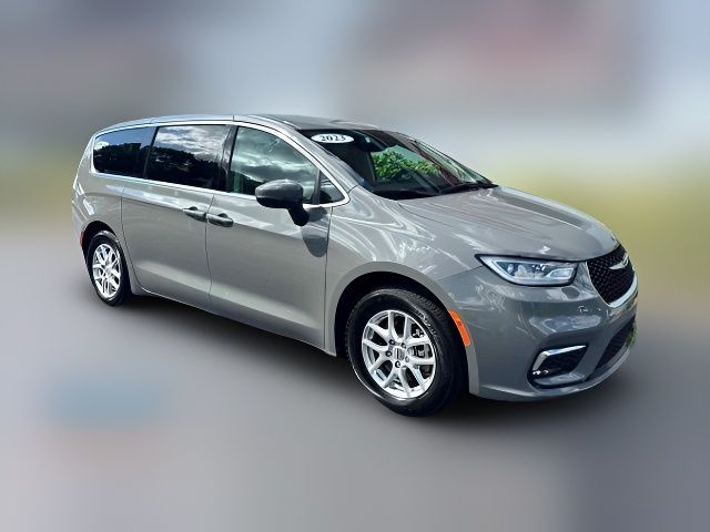 2023 Chrysler Pacifica Touring-L