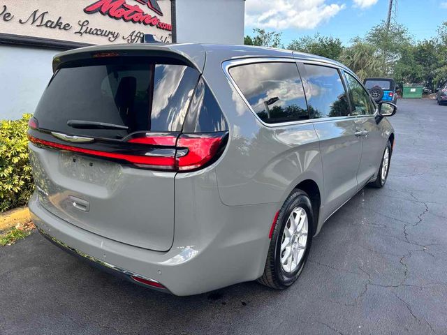 2023 Chrysler Pacifica Touring-L