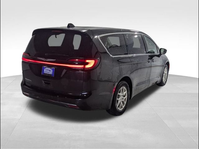 2023 Chrysler Pacifica Touring-L