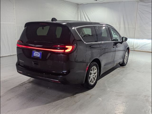 2023 Chrysler Pacifica Touring-L