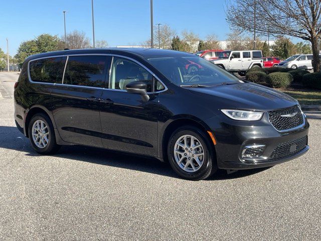 2023 Chrysler Pacifica Touring-L