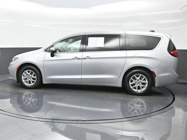 2023 Chrysler Pacifica Touring-L