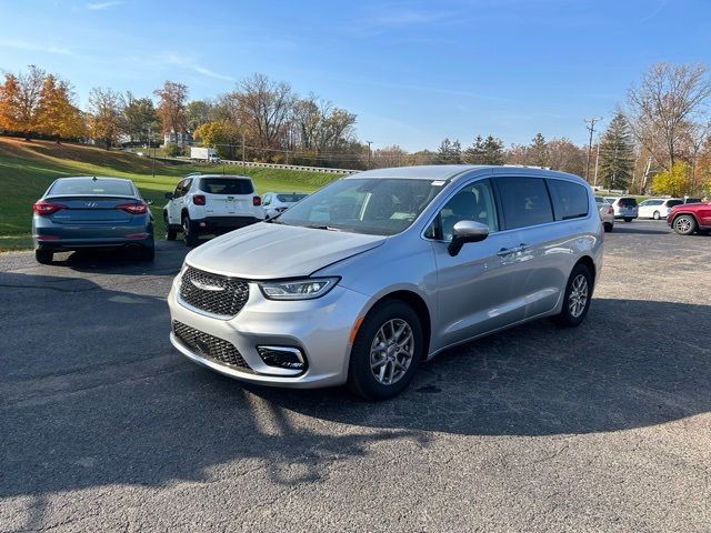 2023 Chrysler Pacifica Touring-L