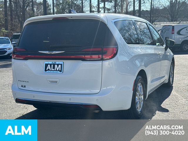 2023 Chrysler Pacifica Touring-L