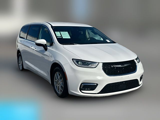 2023 Chrysler Pacifica Touring-L