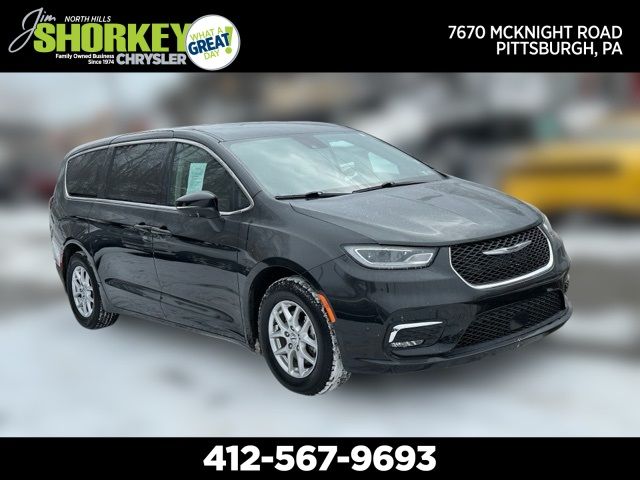 2023 Chrysler Pacifica Touring-L