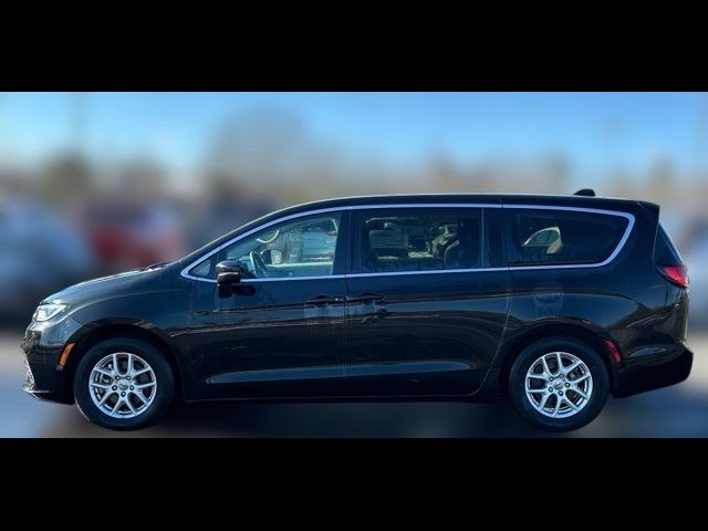 2023 Chrysler Pacifica Touring-L