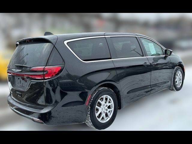 2023 Chrysler Pacifica Touring-L