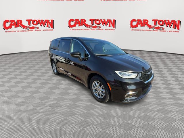 2023 Chrysler Pacifica Touring-L