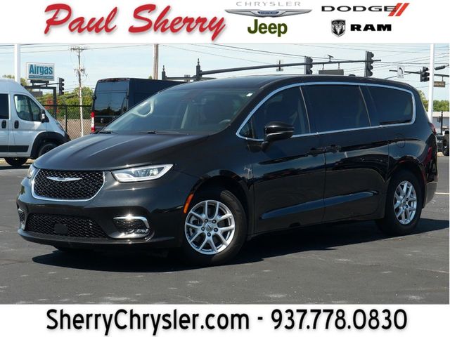 2023 Chrysler Pacifica Touring-L