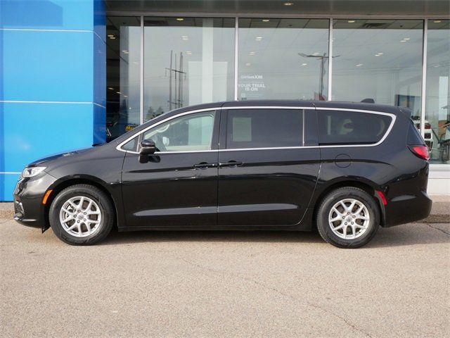 2023 Chrysler Pacifica Touring-L