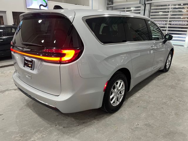 2023 Chrysler Pacifica Touring-L