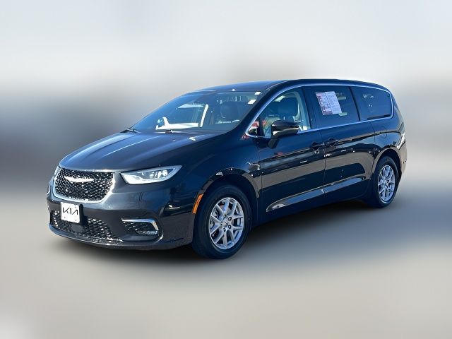 2023 Chrysler Pacifica Touring-L