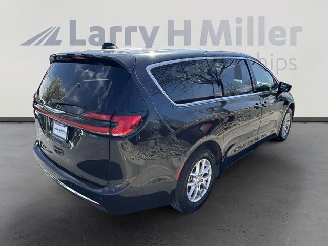 2023 Chrysler Pacifica Touring-L