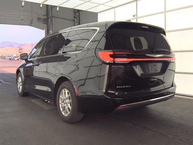 2023 Chrysler Pacifica Touring-L