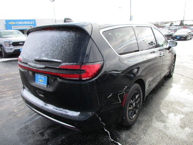 2023 Chrysler Pacifica Touring-L