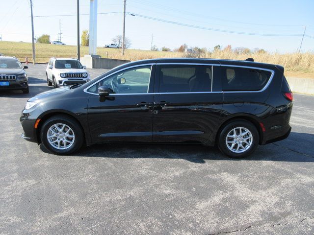 2023 Chrysler Pacifica Touring-L