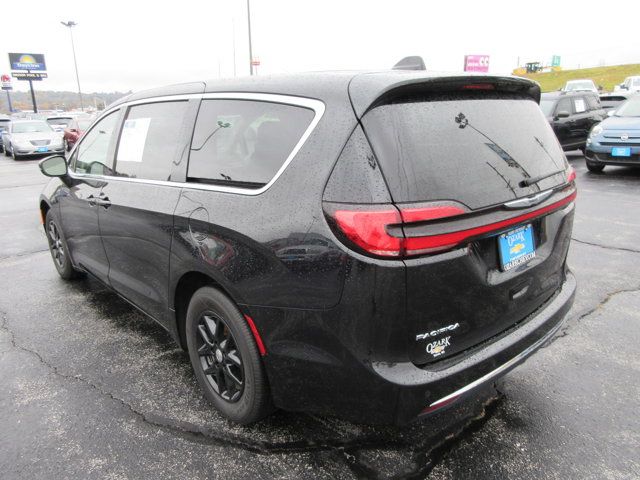 2023 Chrysler Pacifica Touring-L