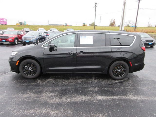 2023 Chrysler Pacifica Touring-L