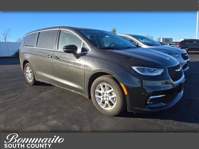 2023 Chrysler Pacifica Touring-L