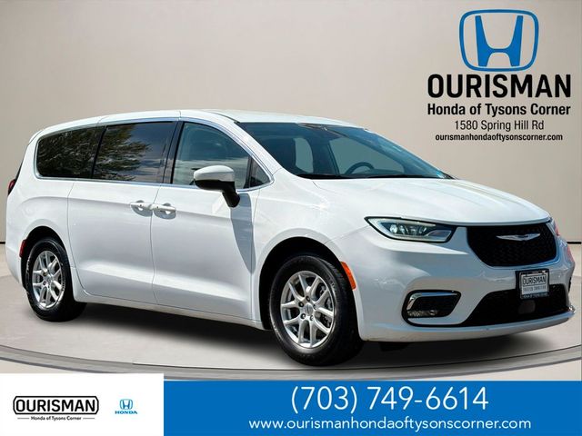 2023 Chrysler Pacifica Touring-L
