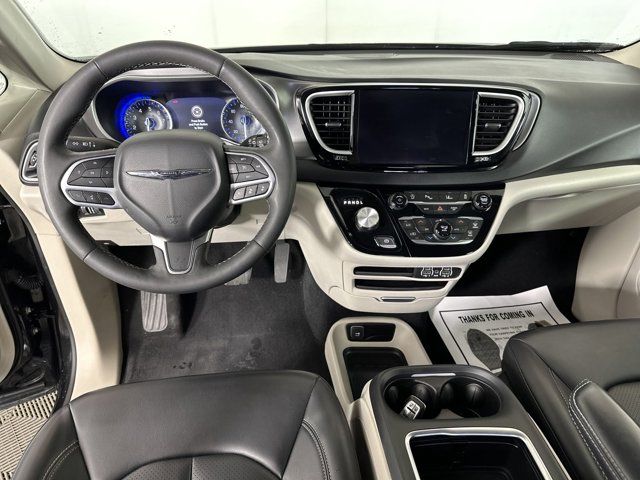 2023 Chrysler Pacifica Touring-L