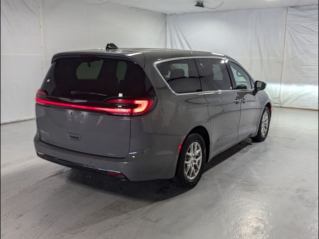 2023 Chrysler Pacifica Touring-L