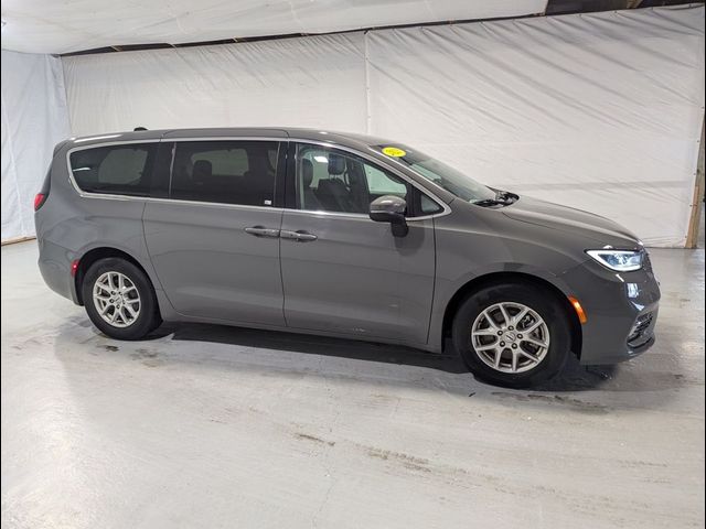 2023 Chrysler Pacifica Touring-L