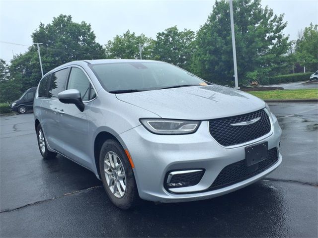 2023 Chrysler Pacifica Touring-L
