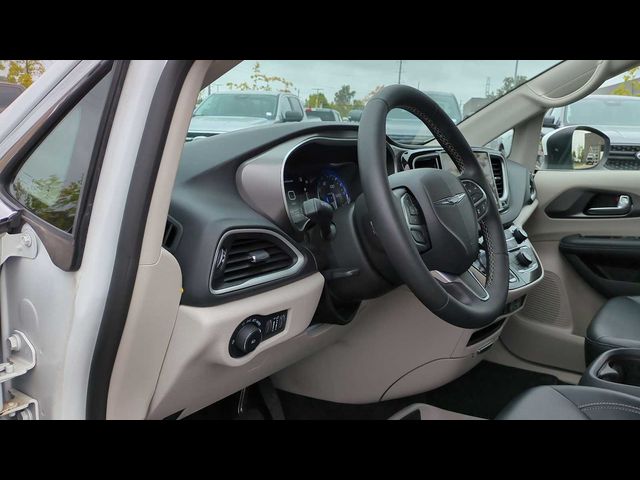 2023 Chrysler Pacifica Touring-L