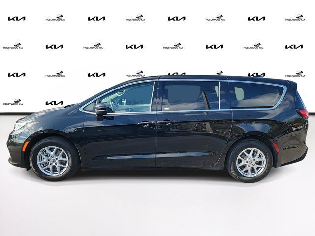 2023 Chrysler Pacifica Touring-L