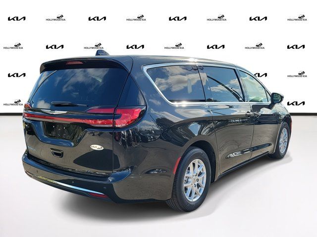 2023 Chrysler Pacifica Touring-L