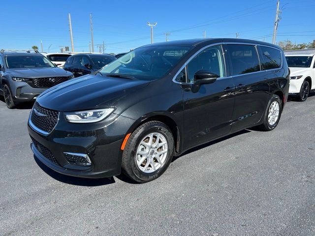 2023 Chrysler Pacifica Touring-L