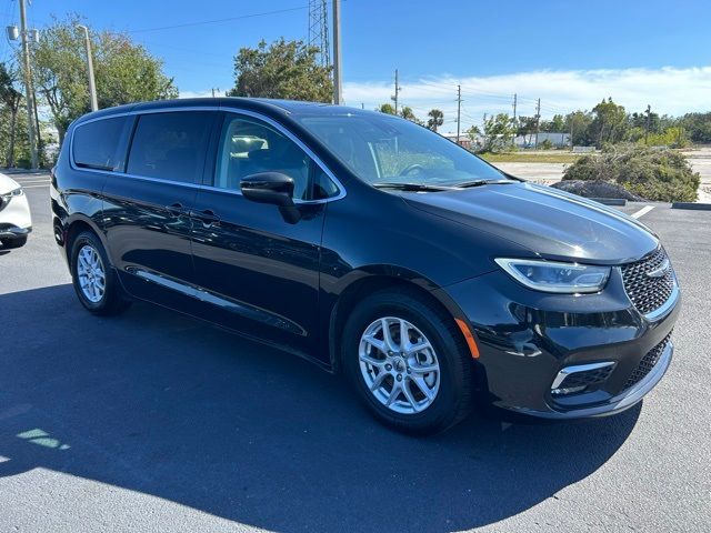 2023 Chrysler Pacifica Touring-L