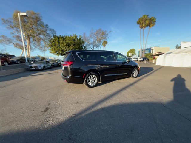 2023 Chrysler Pacifica Touring-L