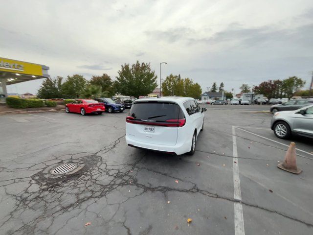 2023 Chrysler Pacifica Touring-L