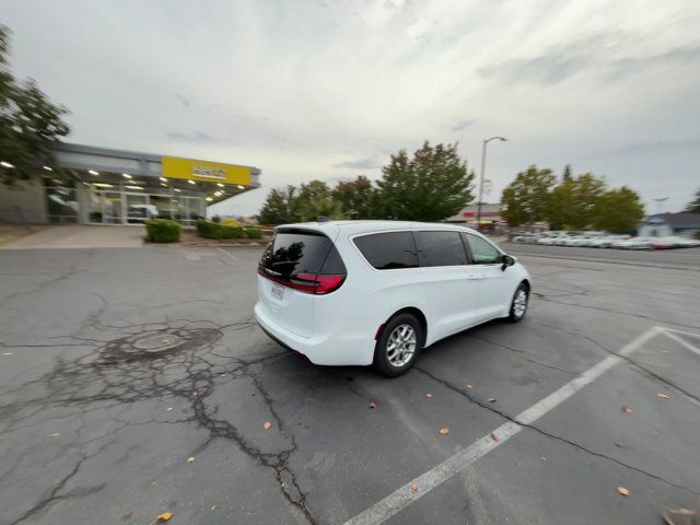 2023 Chrysler Pacifica Touring-L