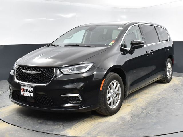 2023 Chrysler Pacifica Touring-L