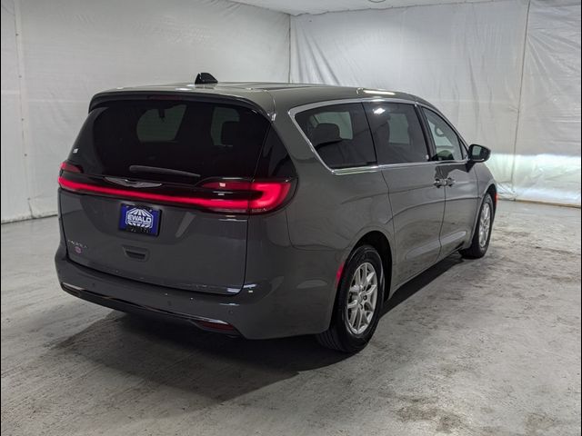 2023 Chrysler Pacifica Touring-L