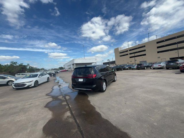 2023 Chrysler Pacifica Touring-L