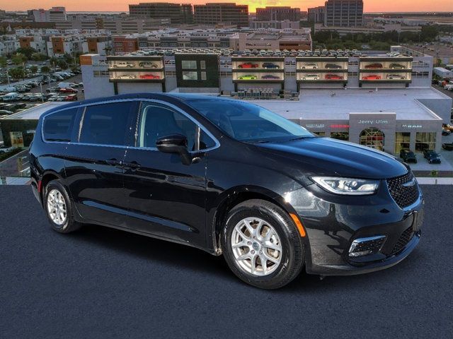 2023 Chrysler Pacifica Touring-L