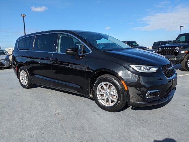 2023 Chrysler Pacifica Touring-L